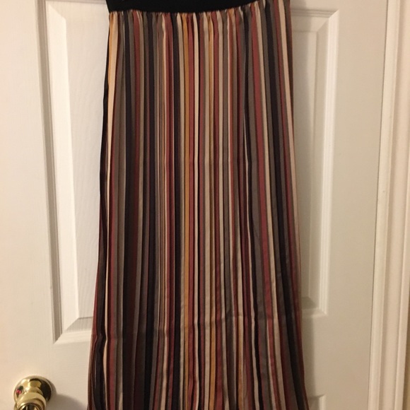 Christina Lei Pleated skirt - Picture 2 of 4